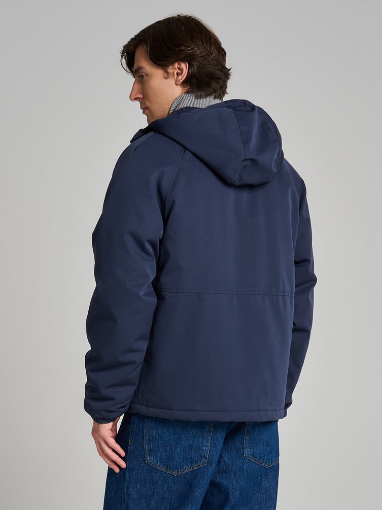 Демисезонная куртка с капюшоном