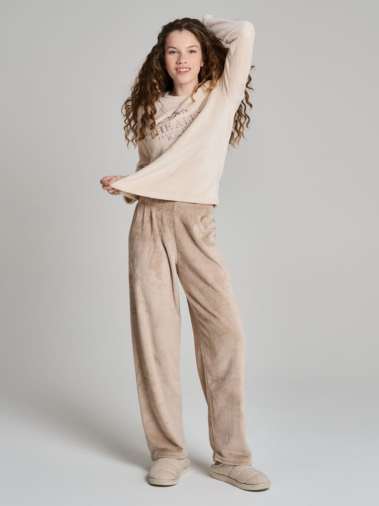 Плюшевая пижама с вышивкой и брюками