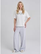 Пижама с надписью и брюками