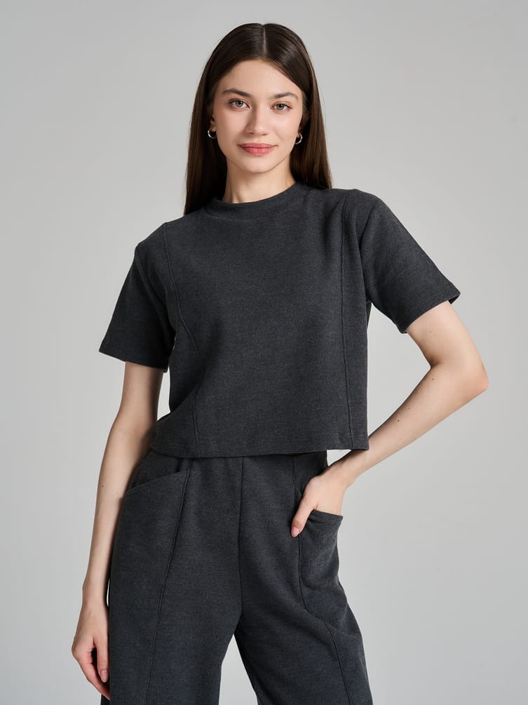 Укороченная футболка в рубчик