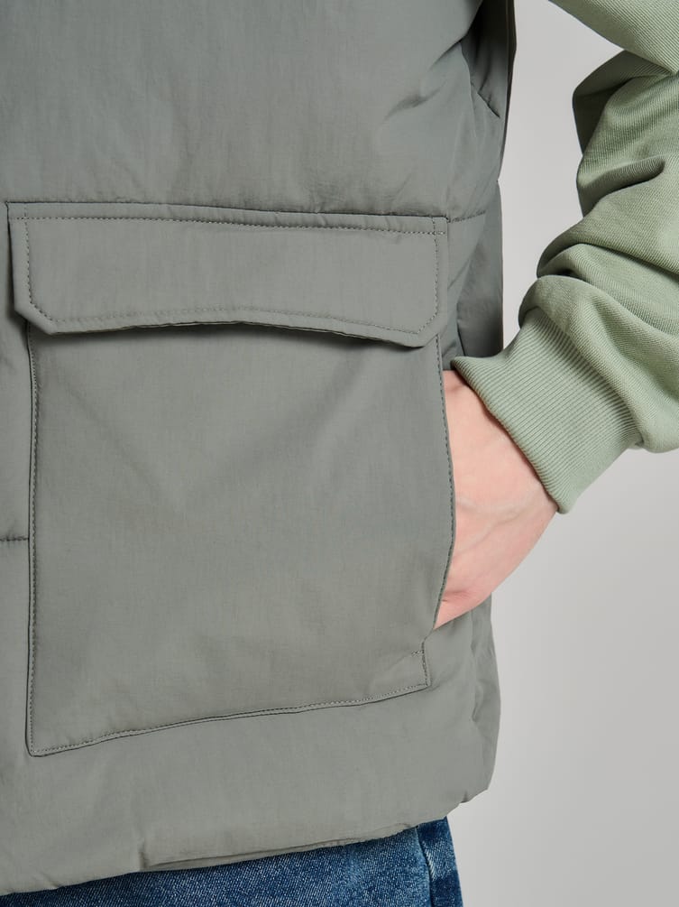 Жилетка стеганая на синтепоне