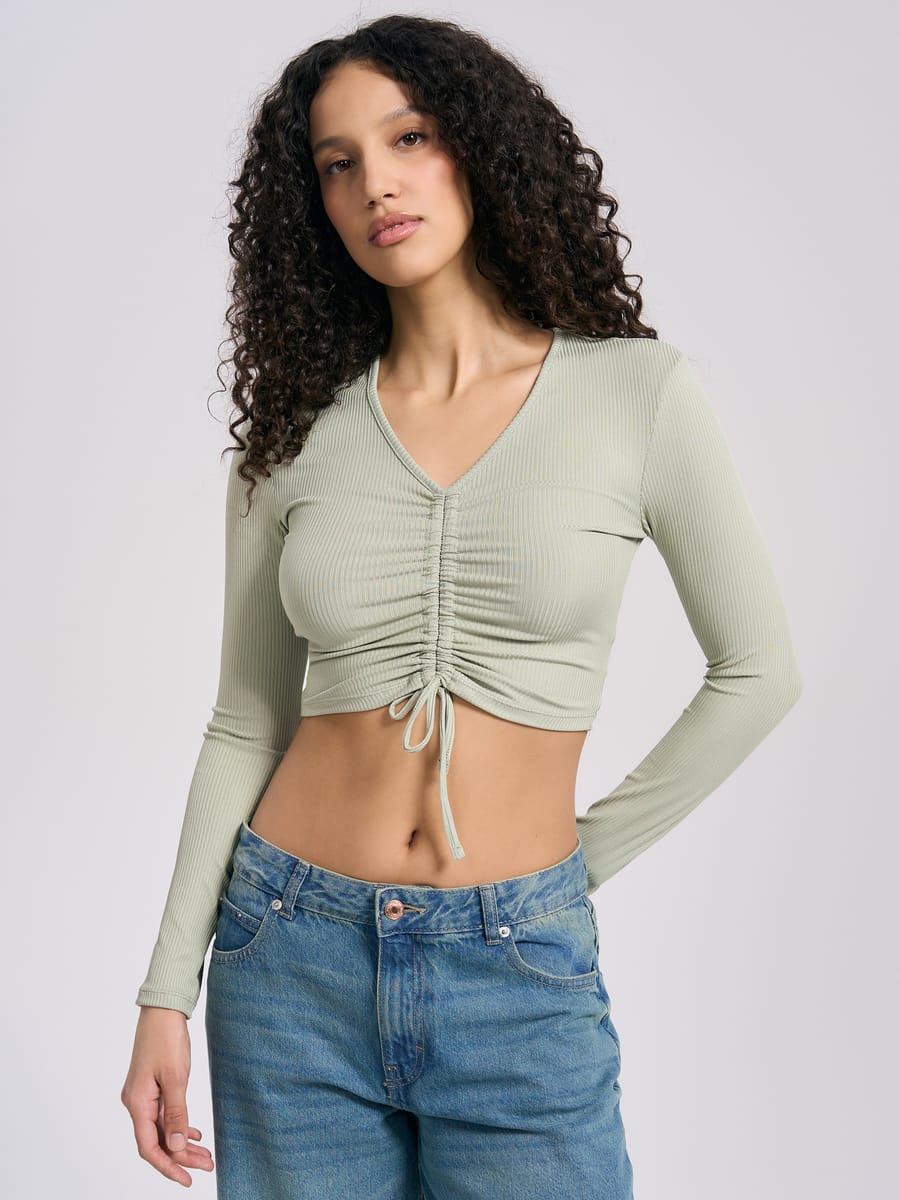 Кроп-топ с завязками на талии