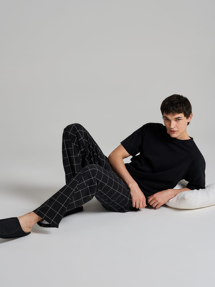 Пижама из хлопка с футболкой и брюками в клетку