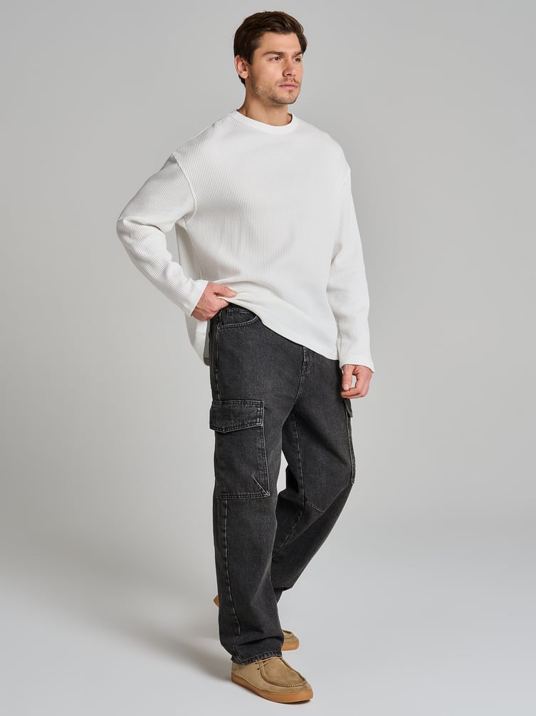 Зауженные джинсы карго с боковыми карманами