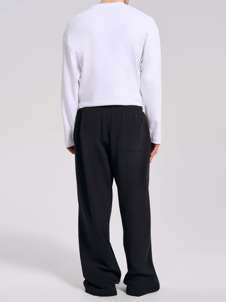 Спортивные брюки широкие на резинке