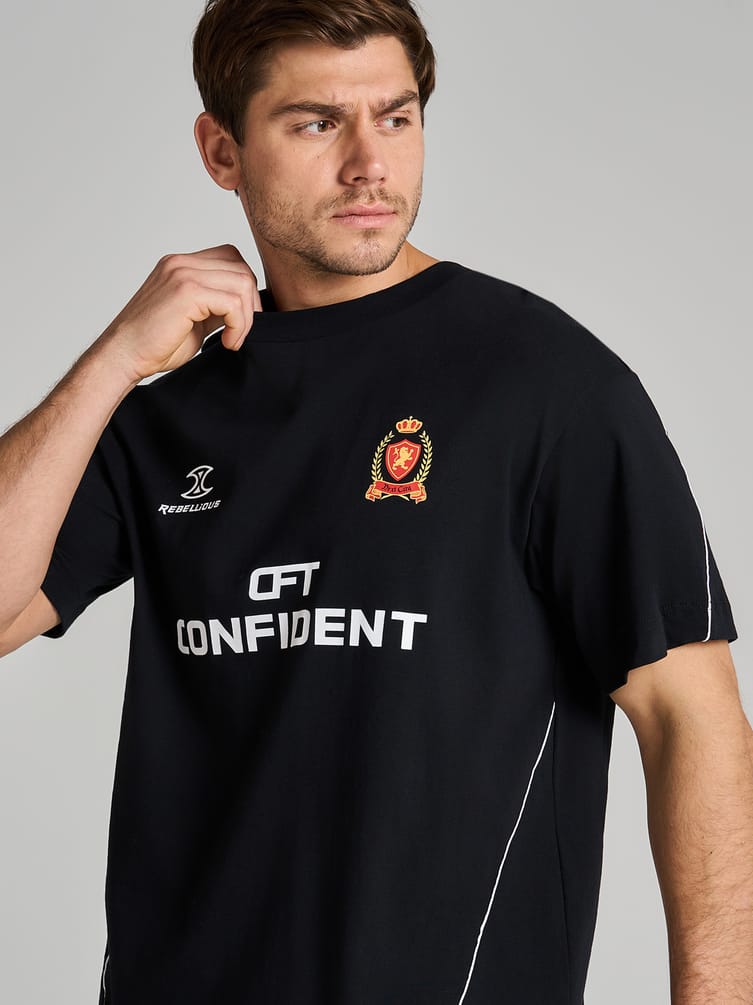 Футболка с надписью Confident