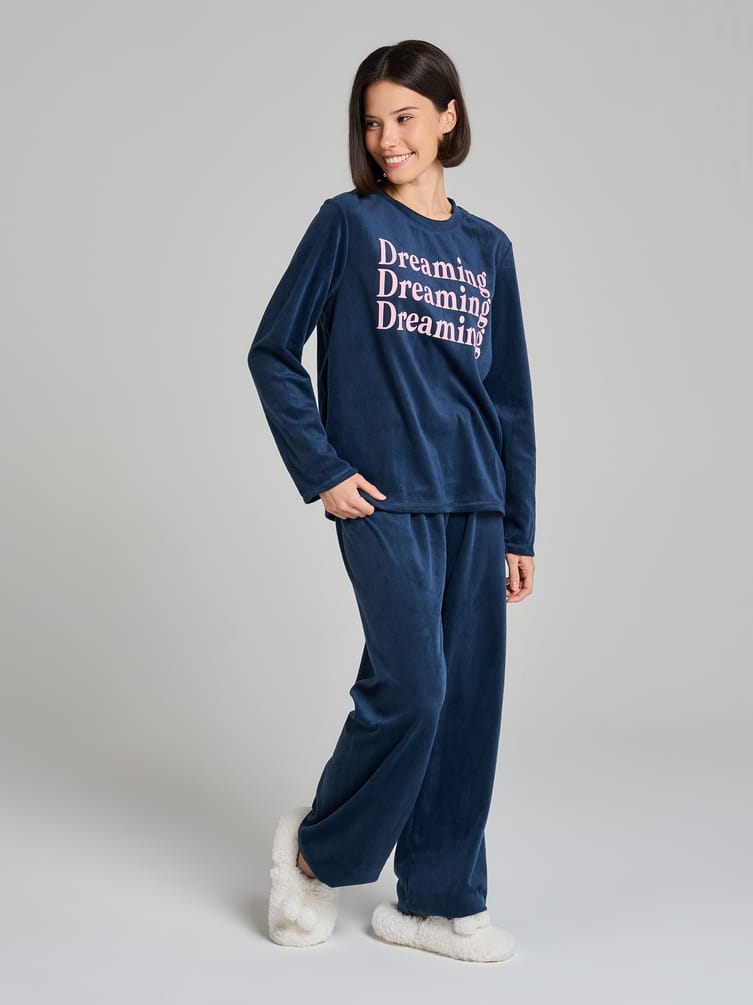 Пижама плюшевая с надписью и брюками