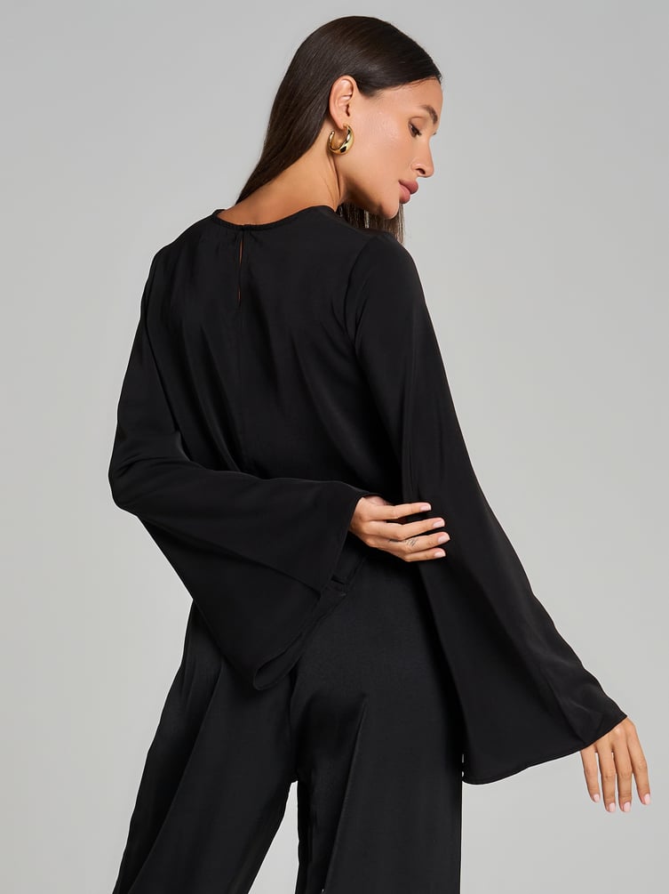 Блузка офисная нарядная с рукавом клеш