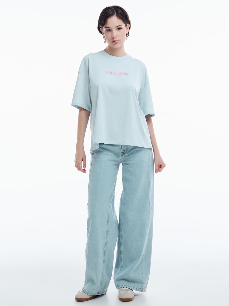 Футболка с принтом на спине