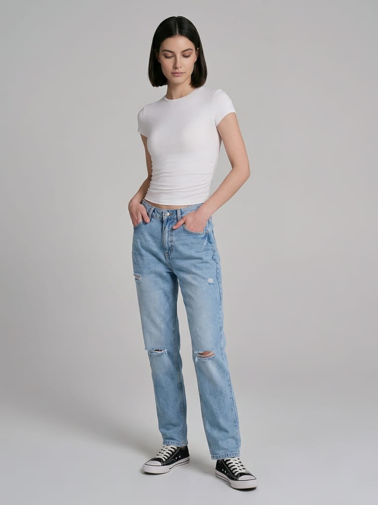 Джинсы момы с разрезами на коленках