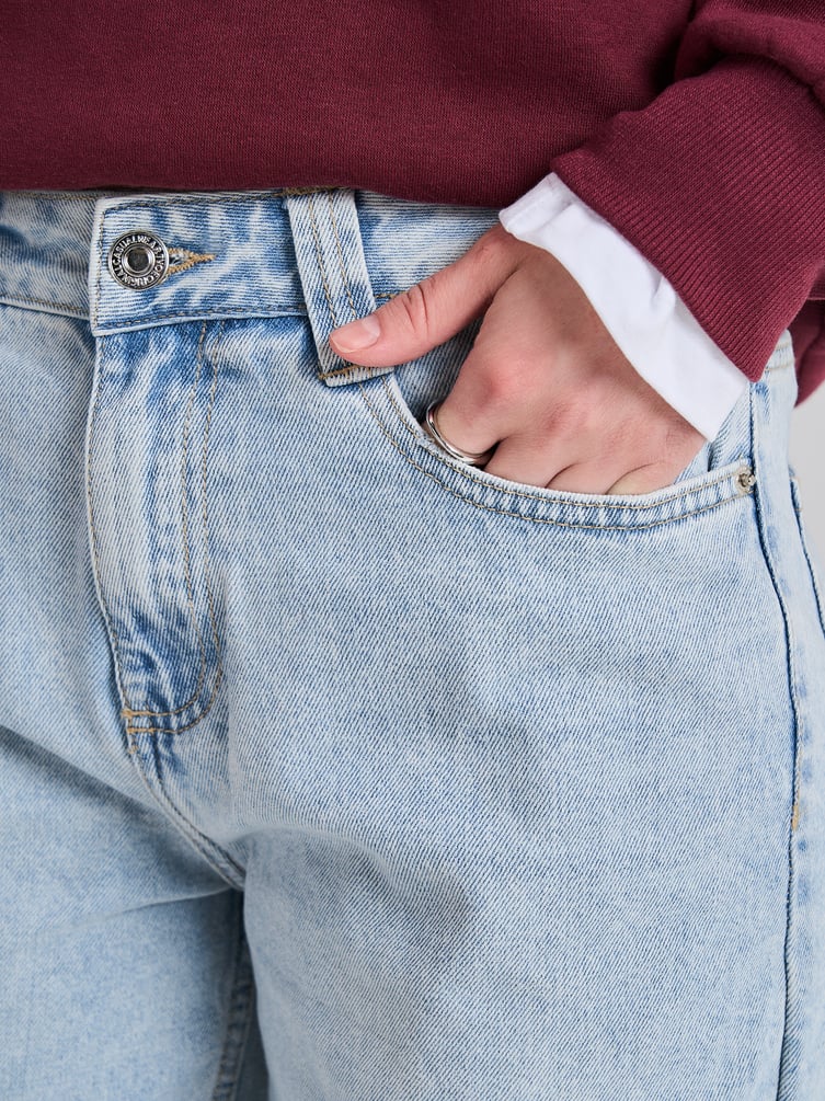 Джинсы баллоны со средней посадкой