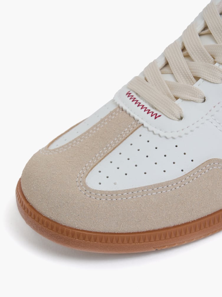 Кроссовки спортивные