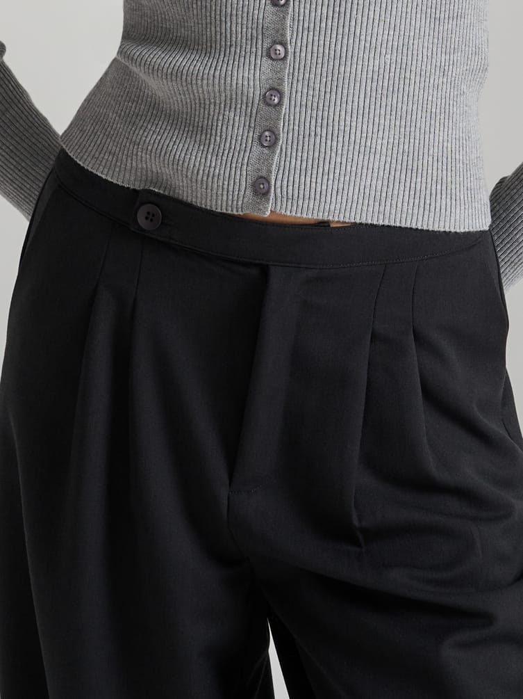 Брюки бананы классические