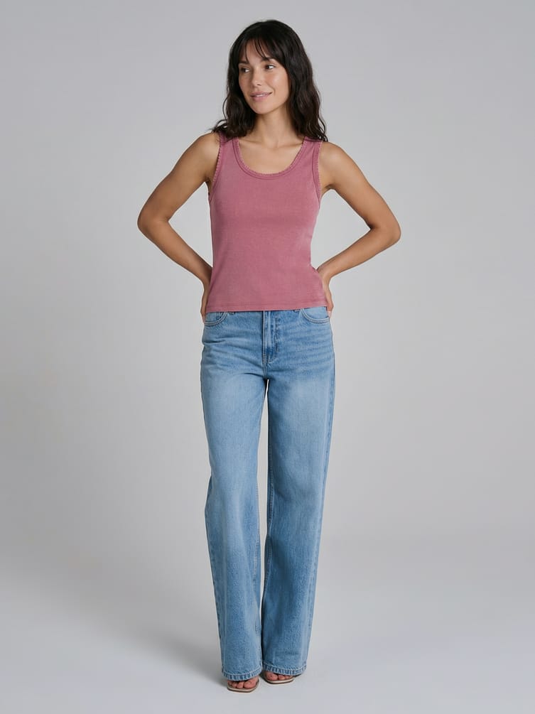 Майка на широких бретелях с вареным эффектом