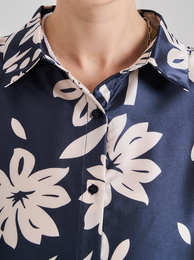 Костюм летний с рубашкой и брюками