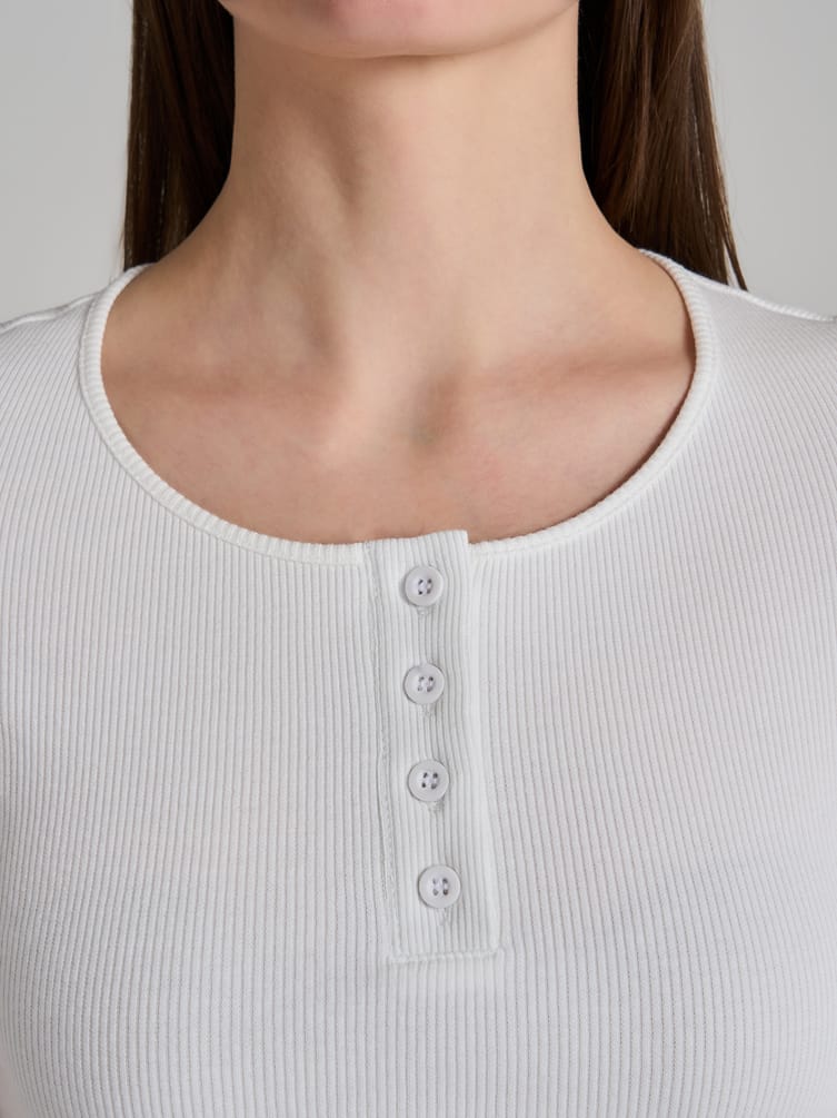 Футболка приталенная на пуговицах