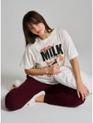 Пижама с принтом котиков и брюками