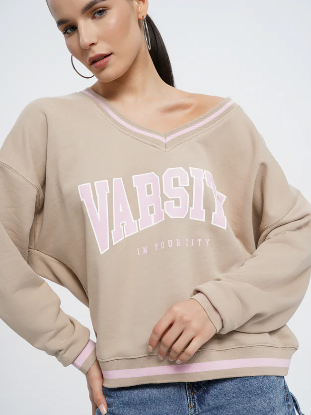 Свободный свитшот с надписью Varsity
