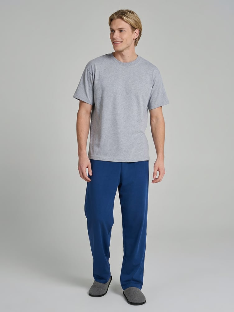 Пижама с футболкой и брюками