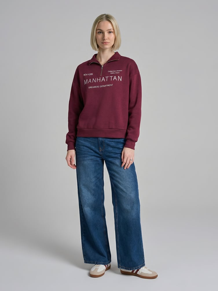 Толстовка теплая с полузамком с вышитой надписью