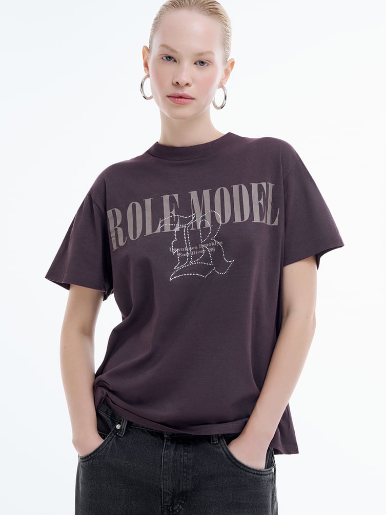 Футболка с надписью и стразами