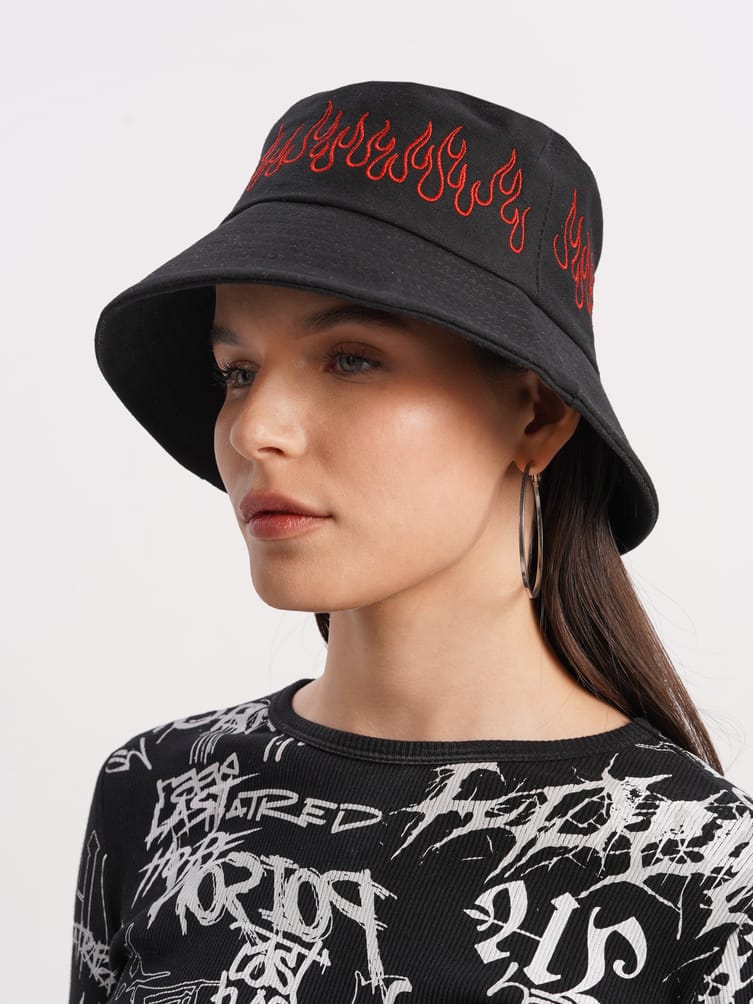 Панама с принтом огня