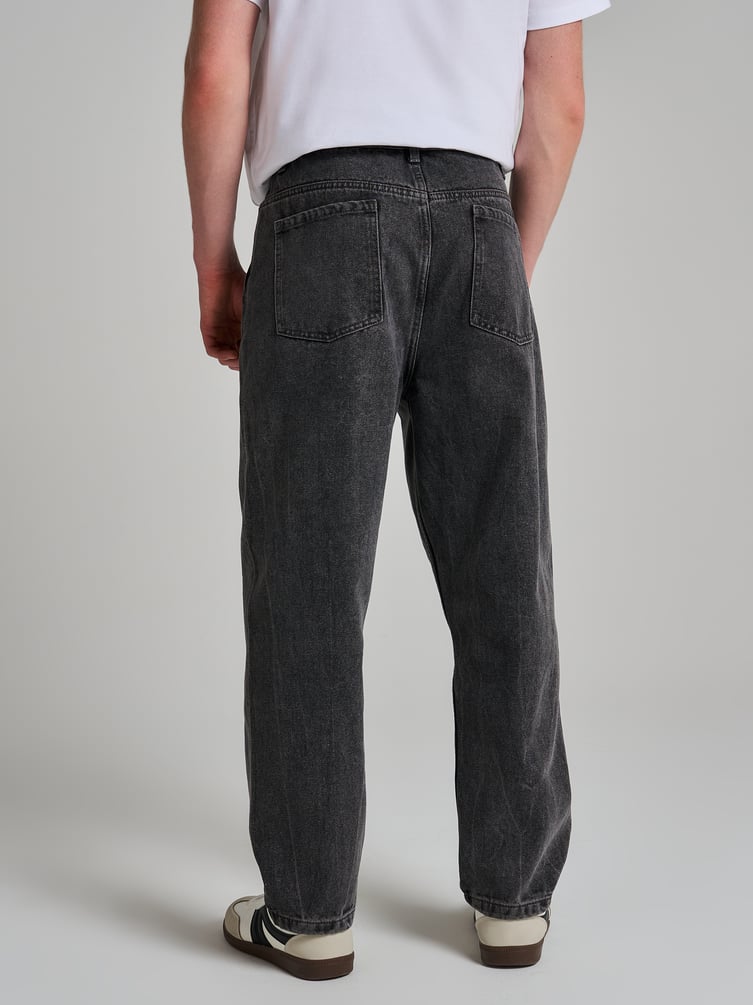 Зауженные джинсы бананы