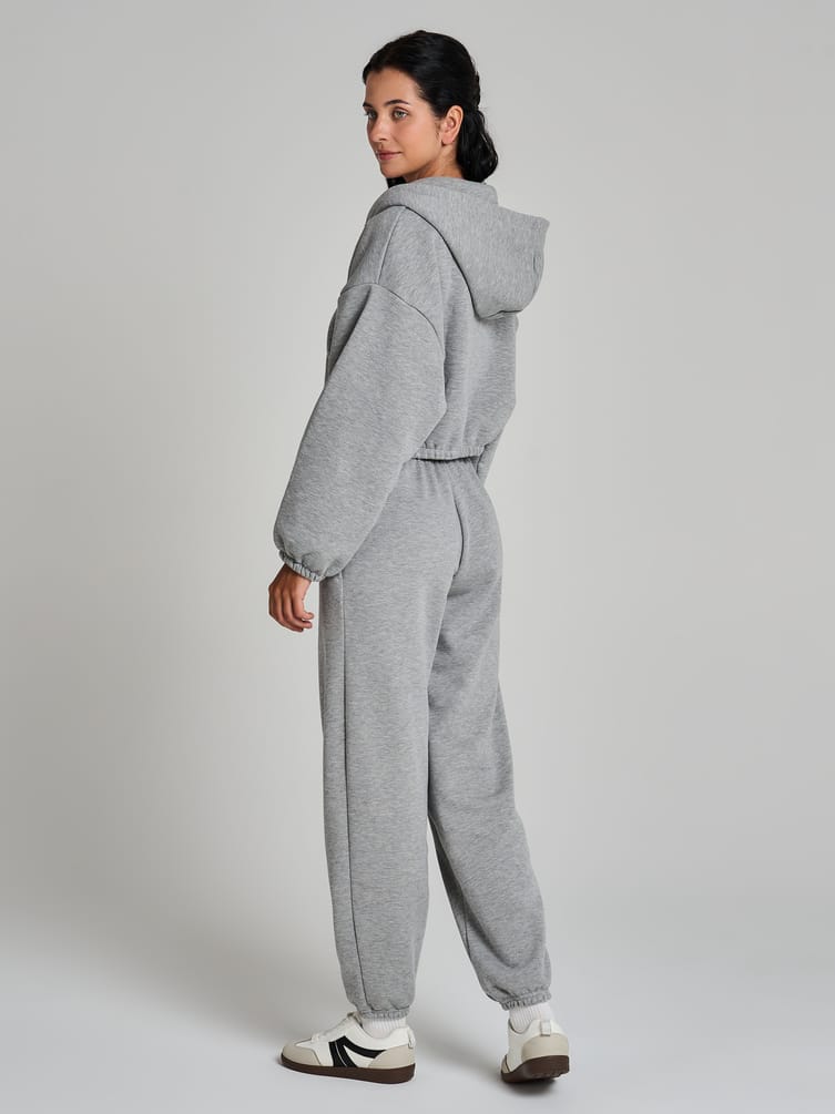 Укороченная зипка оверсайз на молнии с капюшоном и начесом