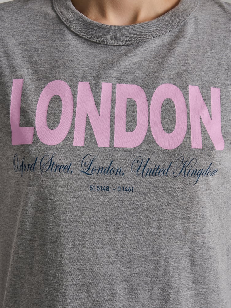 Футболка с надписью London