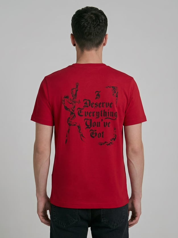 Футболка с принтом на спине