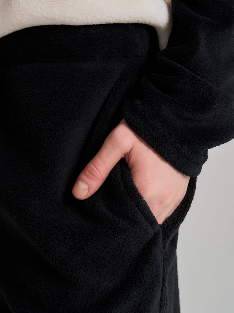 Пижама плюшевая с вышивкой и брюками