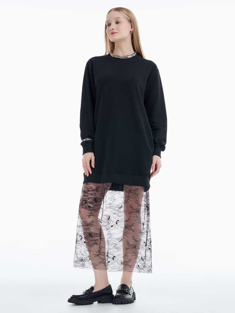 Платье-толстовка с кружевом