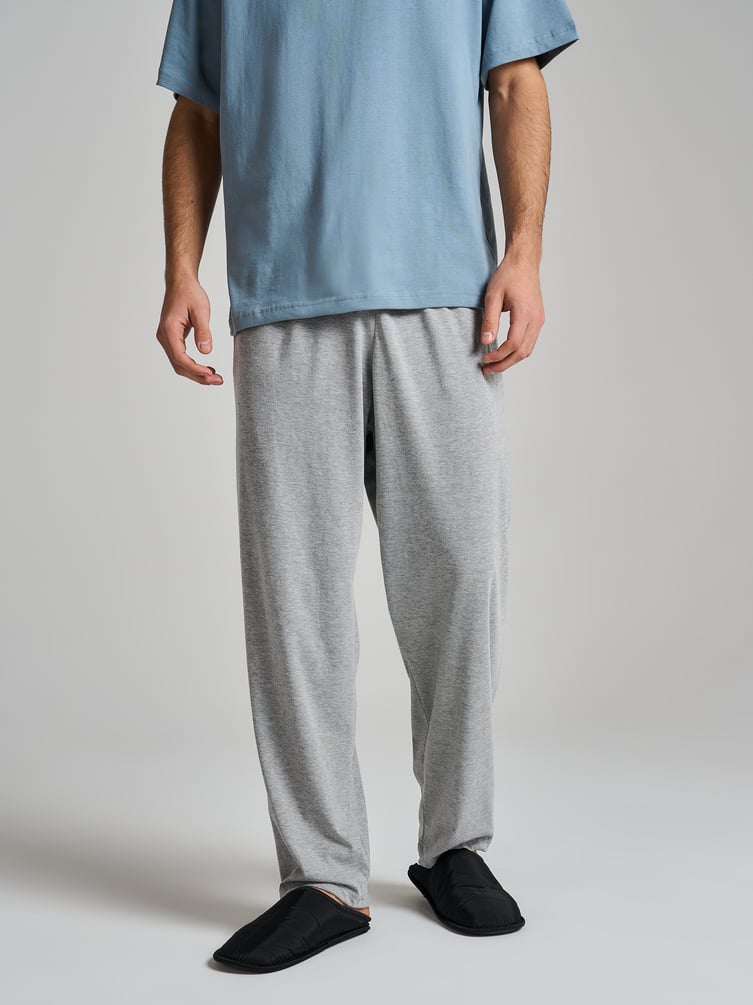 Пижама с футболкой и брюками