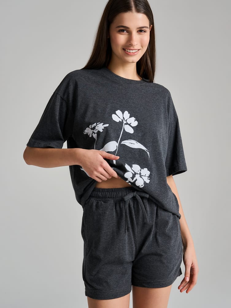 Пижама с футболкой и шортами