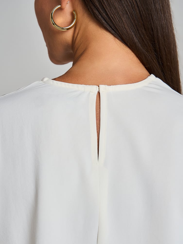 Блузка офисная нарядная с рукавом клеш