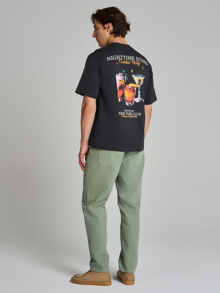 Футболка с принтом на спине