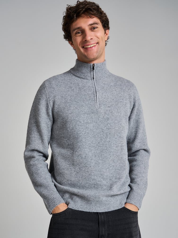 Свитер трикотажный с воротником и полузамком