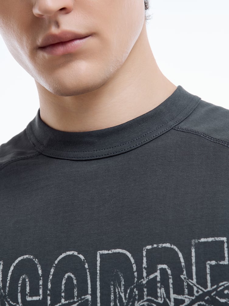 Плотная футболка оверсайз с надписью дрейн