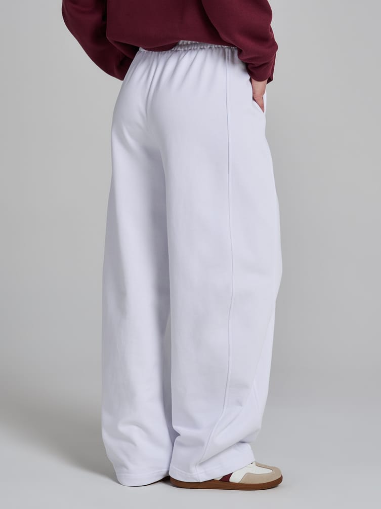Брюки широкие со смещенным боковым швом