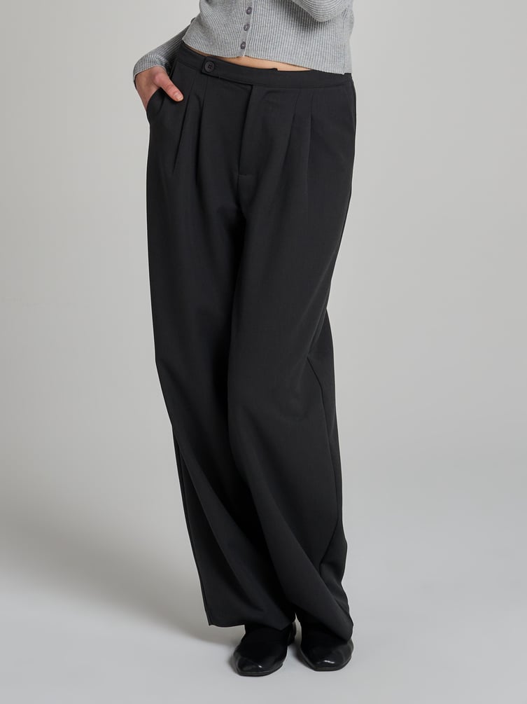 Брюки бананы классические