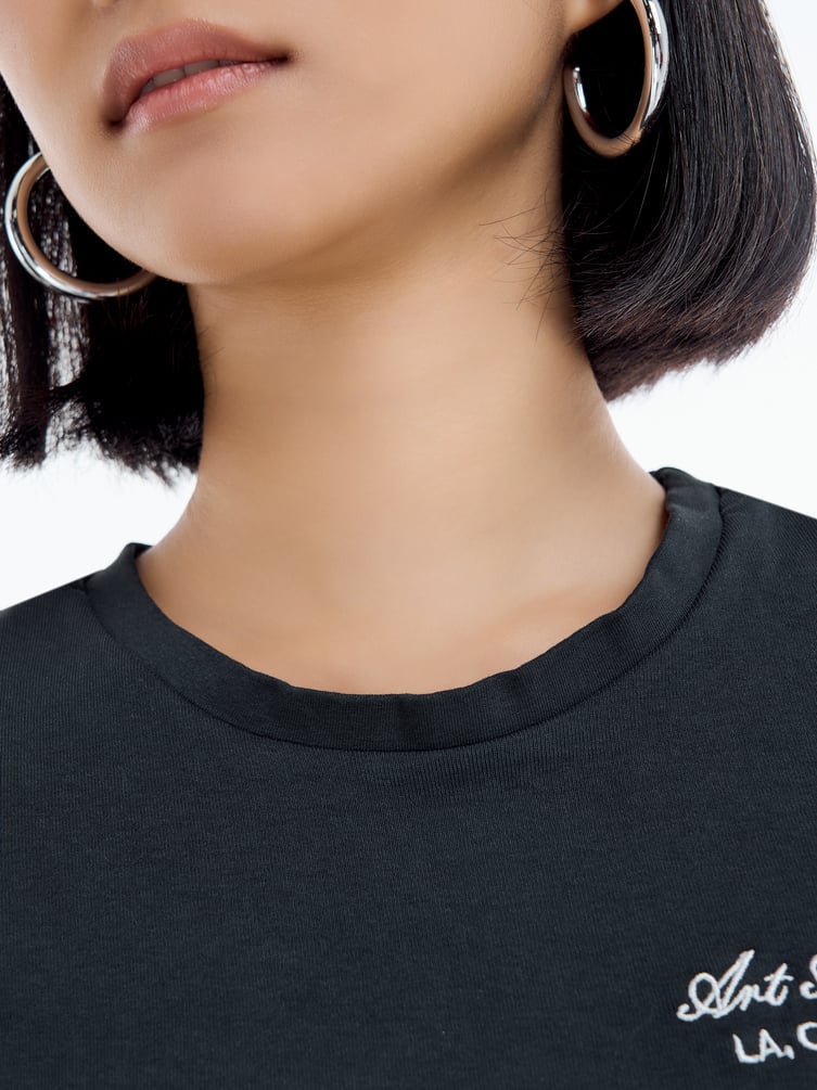 Облегающая футболка с вышитой надписью