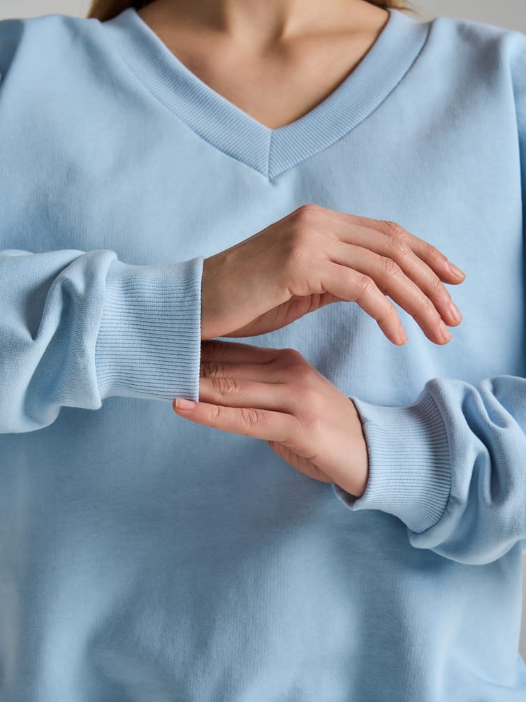 Свитшот с V-образным вырезом