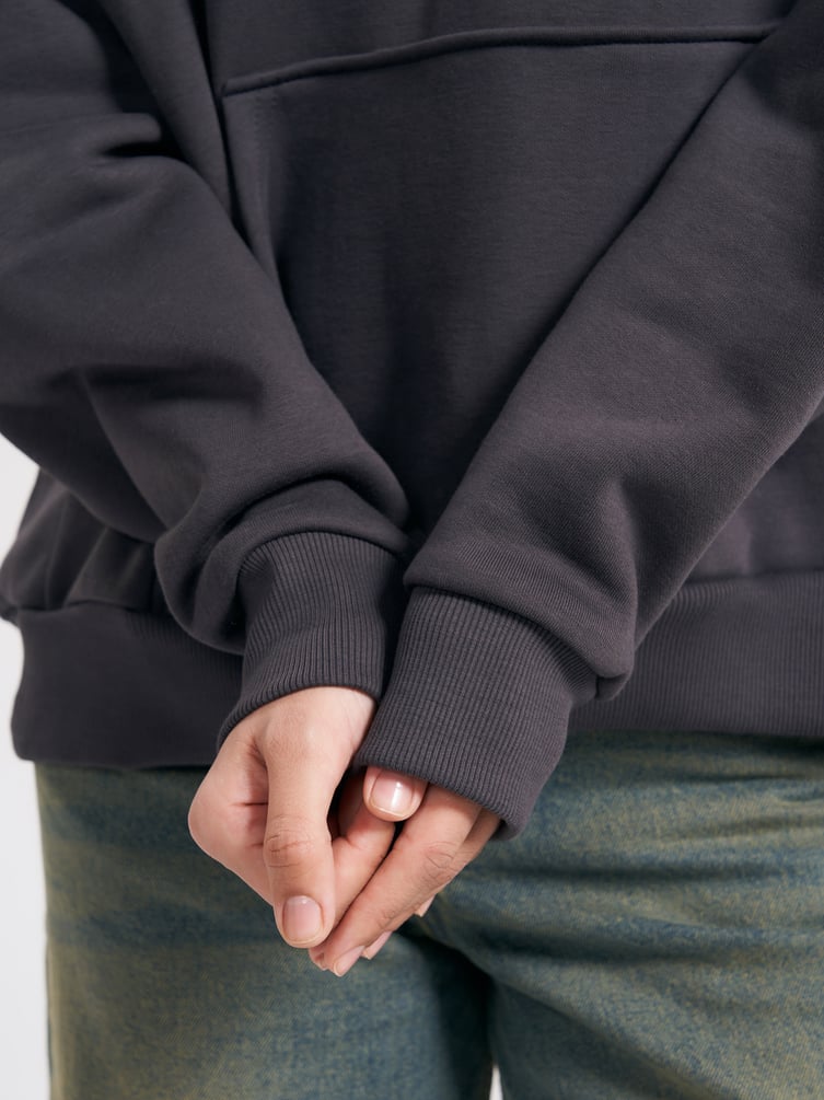 Теплое худи со стразами на спине