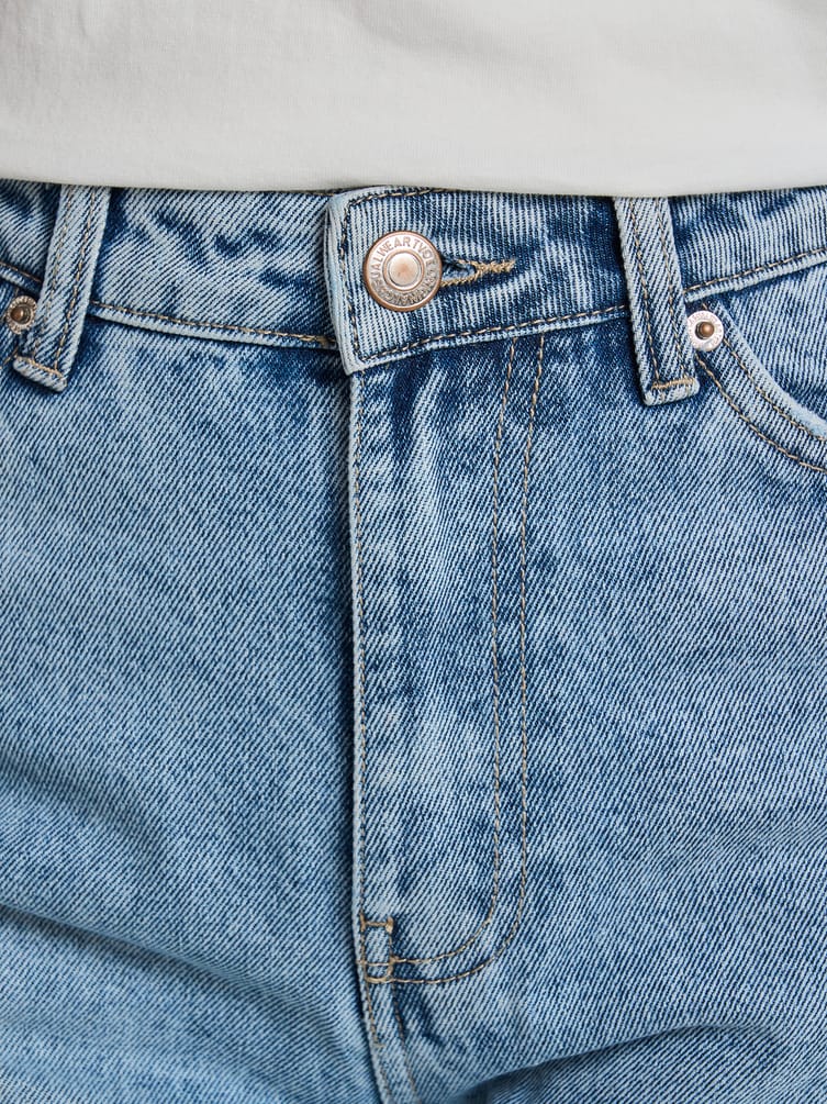 Джинсы прямые с потертостями