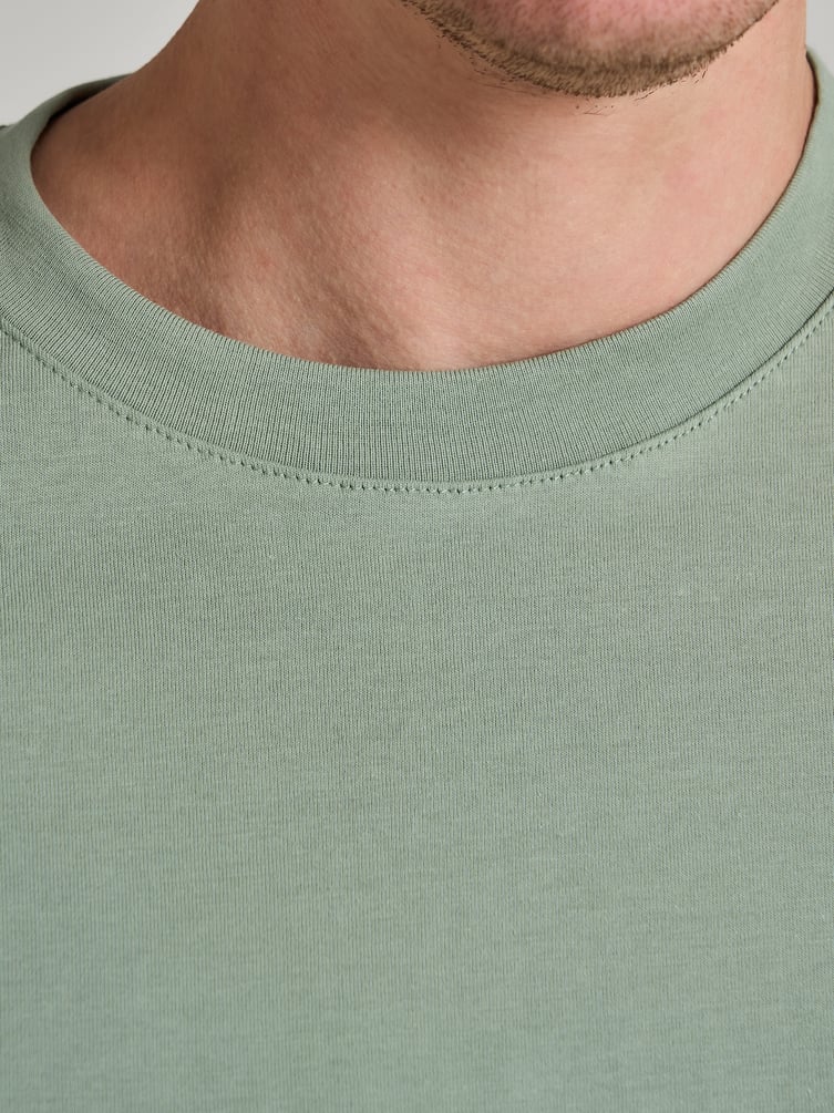 Плотная базовая классическая футболка