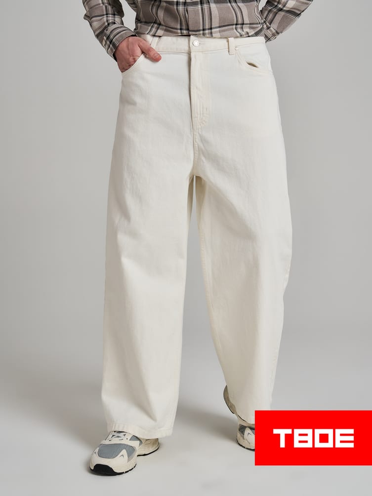 Широкие джинсы трубы с вареным эффектом