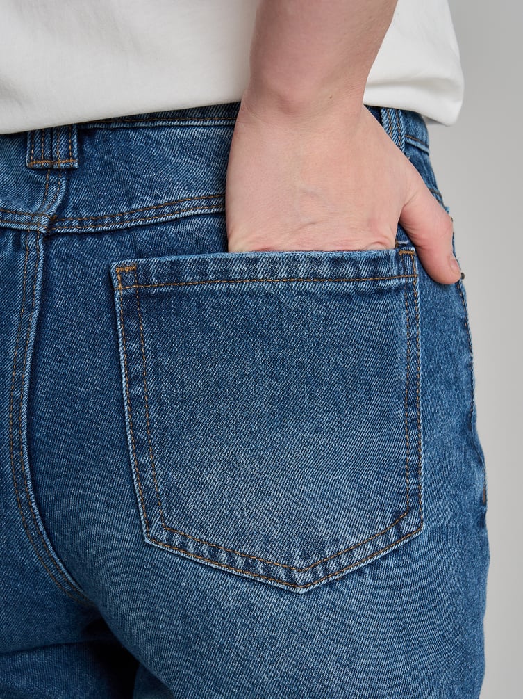 Джинсы прямые с потертостями