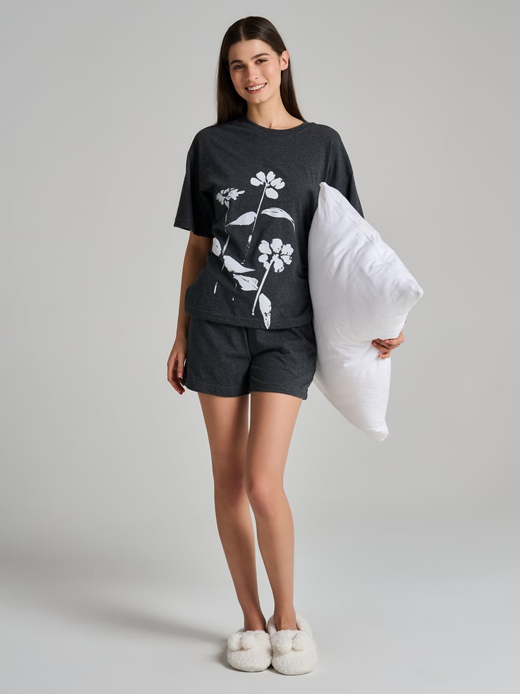 Пижама с футболкой и шортами