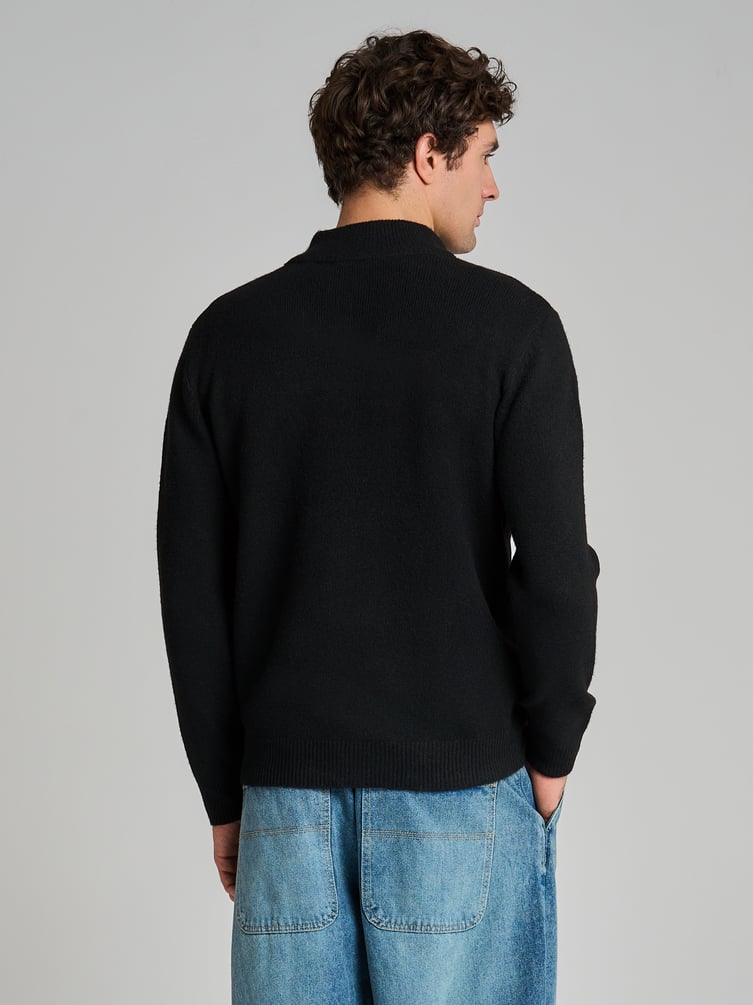 Свитер трикотажный с воротником и полузамком