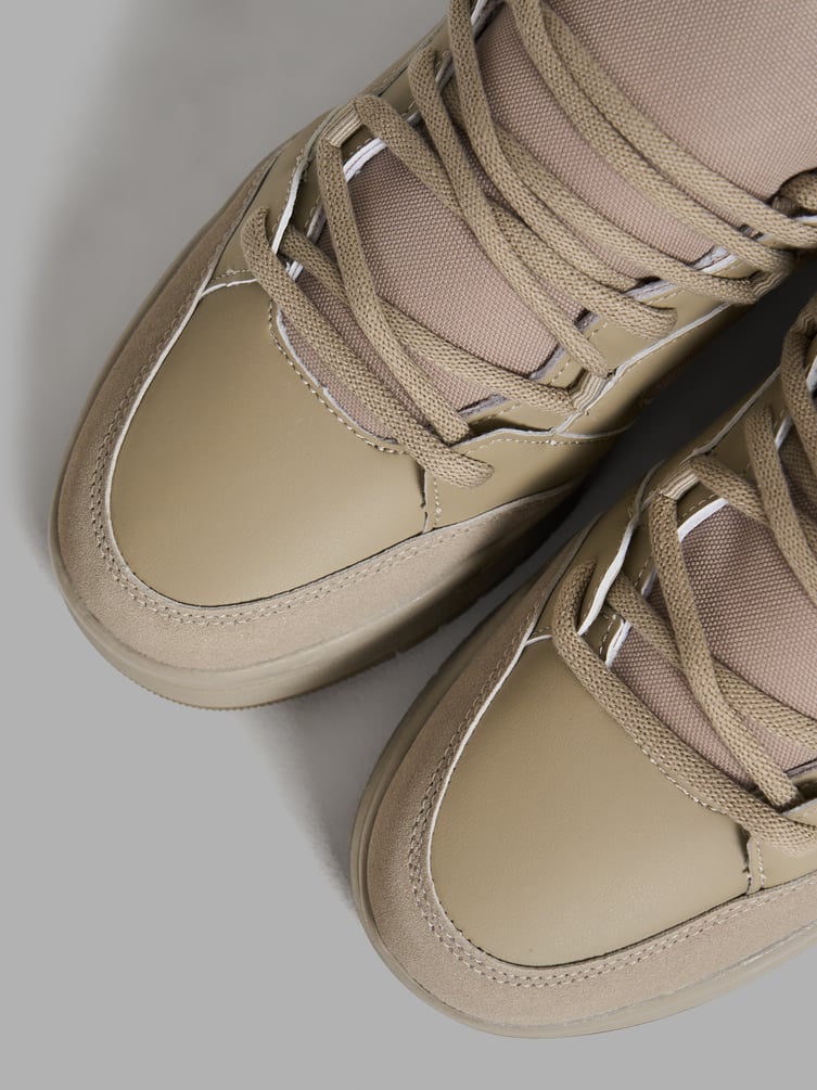 Кроссовки спортивные